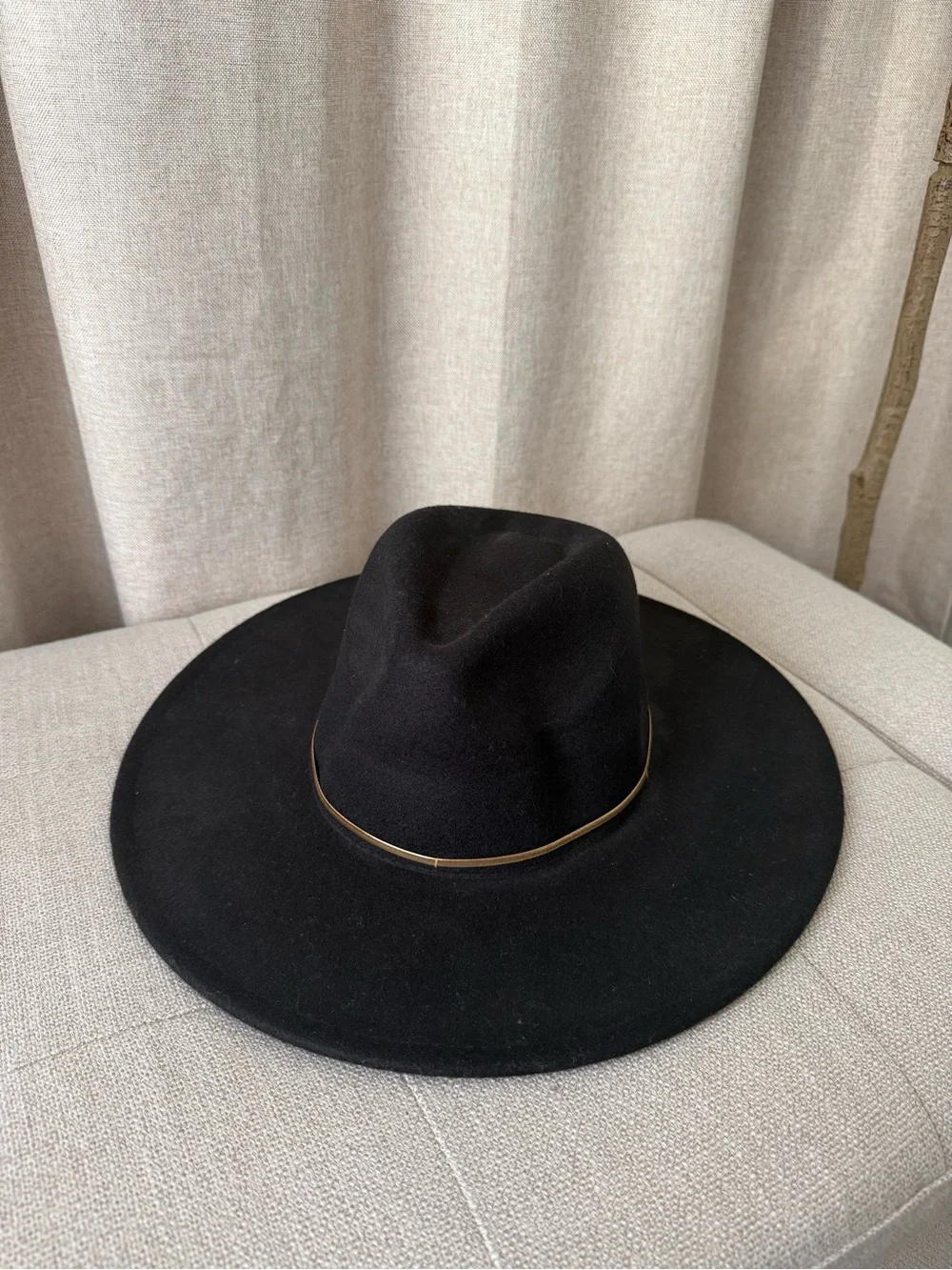 Windsor Black Felt Wide-Brim Hat with Gold Accent Band